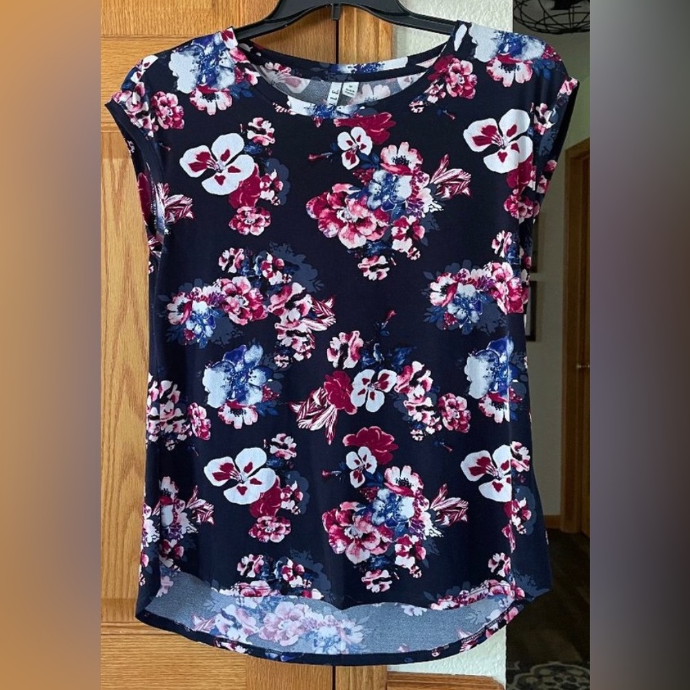 Elle | Medium Cherry Blossom Floral Blouse - Picture 5 of 7